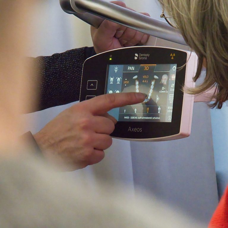 Produktfotografie Professionelle Produktfotografie von Fabel Photography München: Axeos Röntgengerät Bedienpanel Nahaufnahme